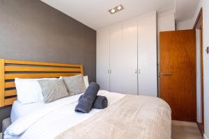 Amanah Properties - Luxury 2 Bed Chelsea Cloisters London Skyline