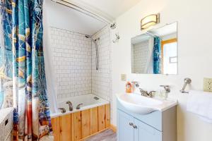 Heart’s Content Cottage 20 at Shorelands Resort