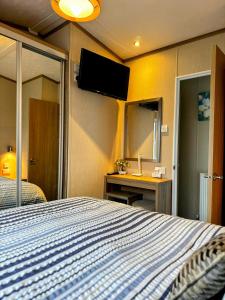 2Bedroom Comfy & Cosy family loving Home