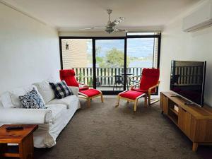 Young unit4 On the Lake