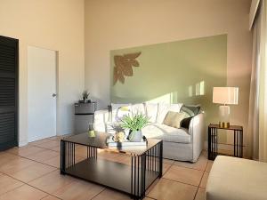 Coronado Luxury Club and Suites,Oasis