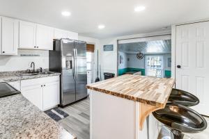 2 Mi to Beach! Canal-Front Escape in Crystal River