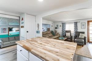 2 Mi to Beach! Canal-Front Escape in Crystal River