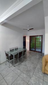 Casa com piscina à 7min da praia