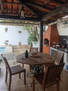 Casa com piscina privativa e churrasqueira