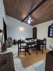 Casa com piscina privativa e churrasqueira