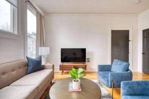 Stay Portland - La Casa Burnside - Local Eateries, Shops, and Bars