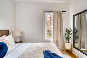 Stay Portland - La Casa Burnside - Local Eateries, Shops, and Bars