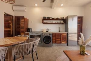 Cozy 2BR Apto Terrace, Pool & AC Steps from Beach