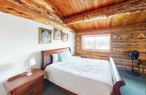 Mountain Basecamp Hot Tub plus Pool Table