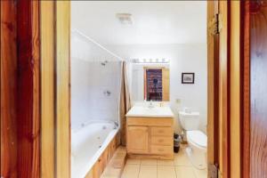 Mountain Basecamp Hot Tub plus Pool Table