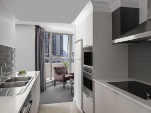 Mantra 2 Bond Street