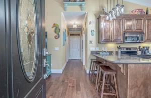 The Tiki Hut, Grillin and Chillin