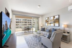 Stunning 2BR Ocean Views & Gym Pool at Vista Vela