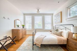 Stay Portland - La Casa Burnside - Local Eateries, Shops, and Bars