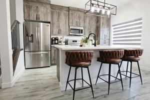 Chappelle with AC King Beds Fenced Yard Garage