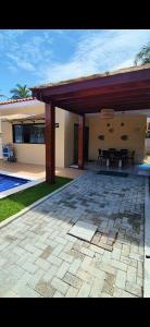 Casa recém construída + piscina, próxima da praia