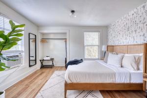 Stay Portland - La Casa Burnside - Local Eateries - Shops - Bars