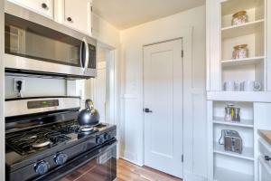 Stay Portland - La Casa Burnside - Local Eateries - Shops - Bars