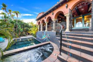 Skyline and Bay Views Spanish Villa Pool and Hot Tub