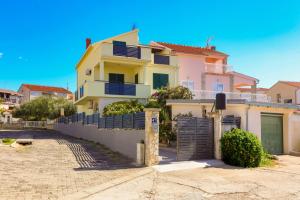 Apartments by the sea Zaboric, Sibenik - 958