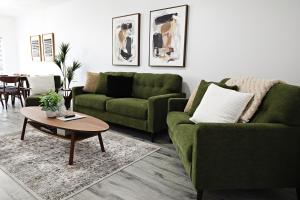 Chappelle with AC King Beds Fenced Yard Garage