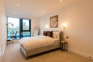 Spacious 2-Bed Apartment, Free Parking & Contractor Friendly