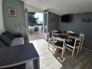 Apartments by the sea Povljana, Pag - 17222