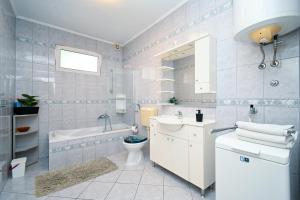 Apartments with parking space Bibinje, Zadar - 18066