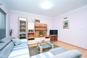 Apartments with parking space Bibinje, Zadar - 18066