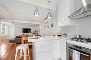 Lovely Modern Coogee Apartment