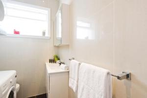 Lovely Modern Coogee Apartment