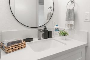 ASU-Mesa Getaway-Stylish & Relaxing