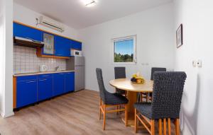 1 Bedroom Lovely Apartment In Lukoran 