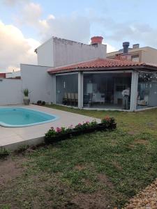 Beautiful house with swimming pool meters from the sea