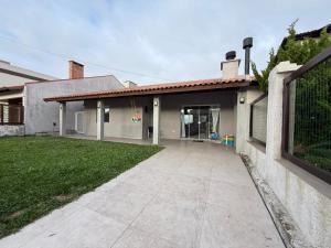 Beautiful house with swimming pool meters from the sea