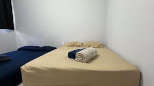 Duplex em Itaúna 4min da Praia que ocorre o WSL, 1min da pista de skate do LS, pracinha com parque infantil, quadra de futebol, tudo isso a 1 min da duplex, perto do comércio, wi-fi super rápido, monitoramento 24hrs