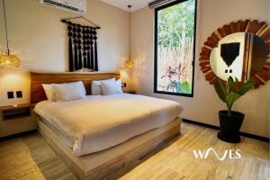 Natural Lighted Boho Chic Studio with Private Pool by Waves