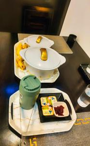 Sayas Abode - Railview Suites