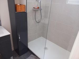 Chalet rénové au Lioran, 6 pers, proche pistes - FR-1-787-133