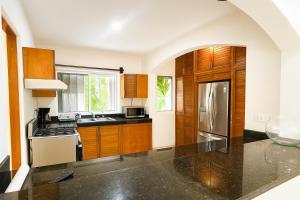 Spacious Family Home with Pool & Beach Access