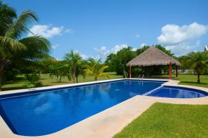 Spacious Family Home with Pool & Beach Access