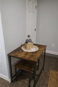 Cozy with Private Entry Near Fort Myers & Airport