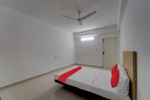 Hotel O J2 Service Appartment