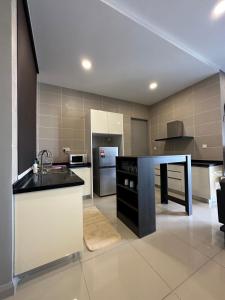 D Pristine 4 bedder apartment 2325 opp legoland