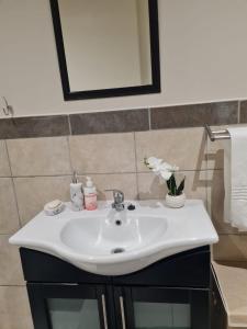 1 Bedroom Luxury Apartment, Beacon Bay North, East London