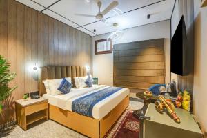 JS Residency Luxe Collection with Free Pickup from Nizamudin Railway Station 12 PM To 6 PM