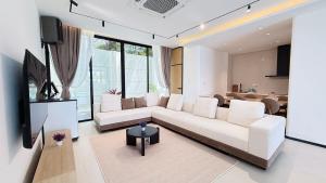 The White Heaven 4BR KTV BBQ Rooftop Swimming pool