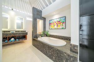 Ocean Two 4BR Family Retreat Oberoi