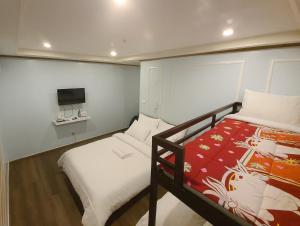 Megatower7 Condo in Holy Ghost Few steps from SLU